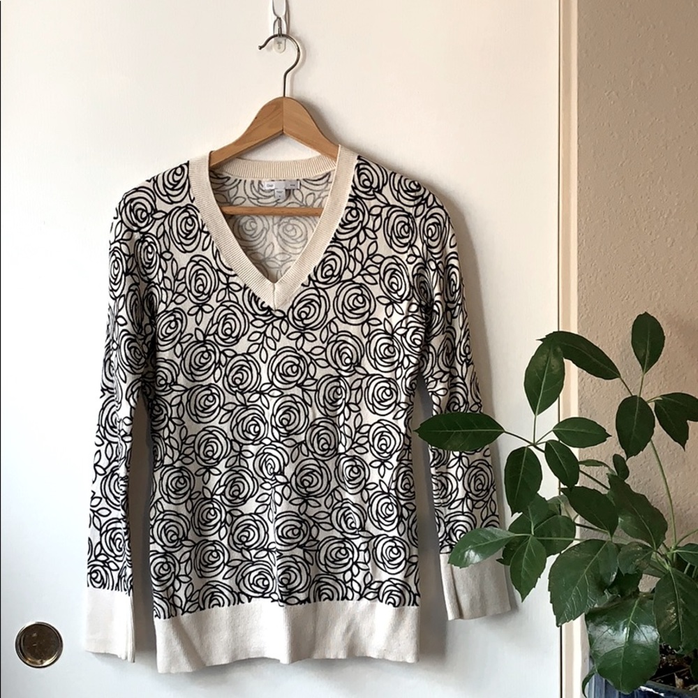 GAP Sweater Rose pattern
